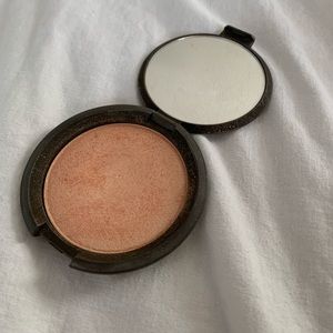 Becca Champagne pop highlighter